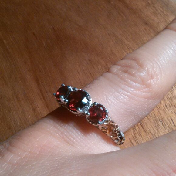 Mozambique Garnet Sterling Silver Trilogy Ring (Size 6) - Picture 3 of 15